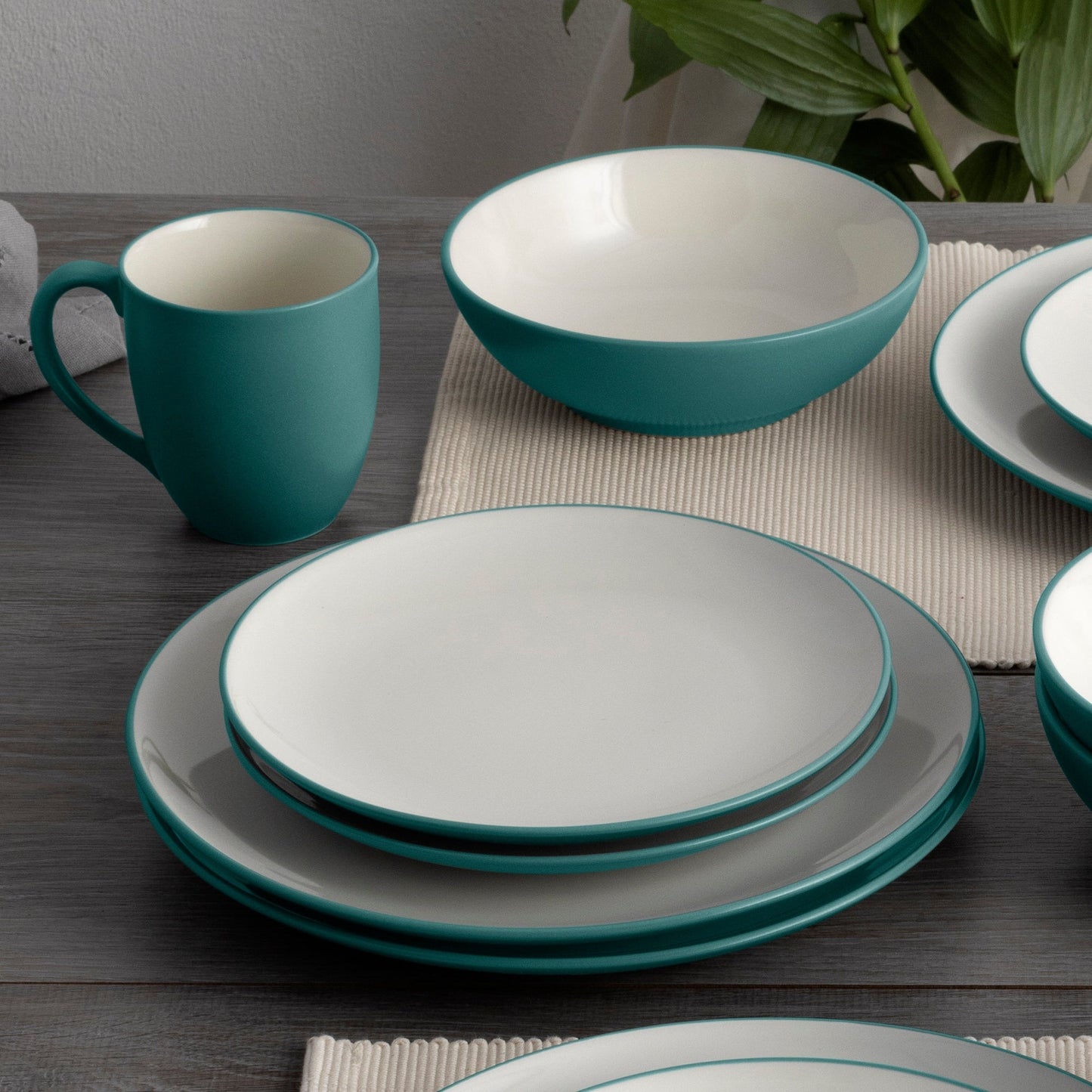 Noritake Colorwave 16-Piece Coupe Dinnerware Set, Service For 4