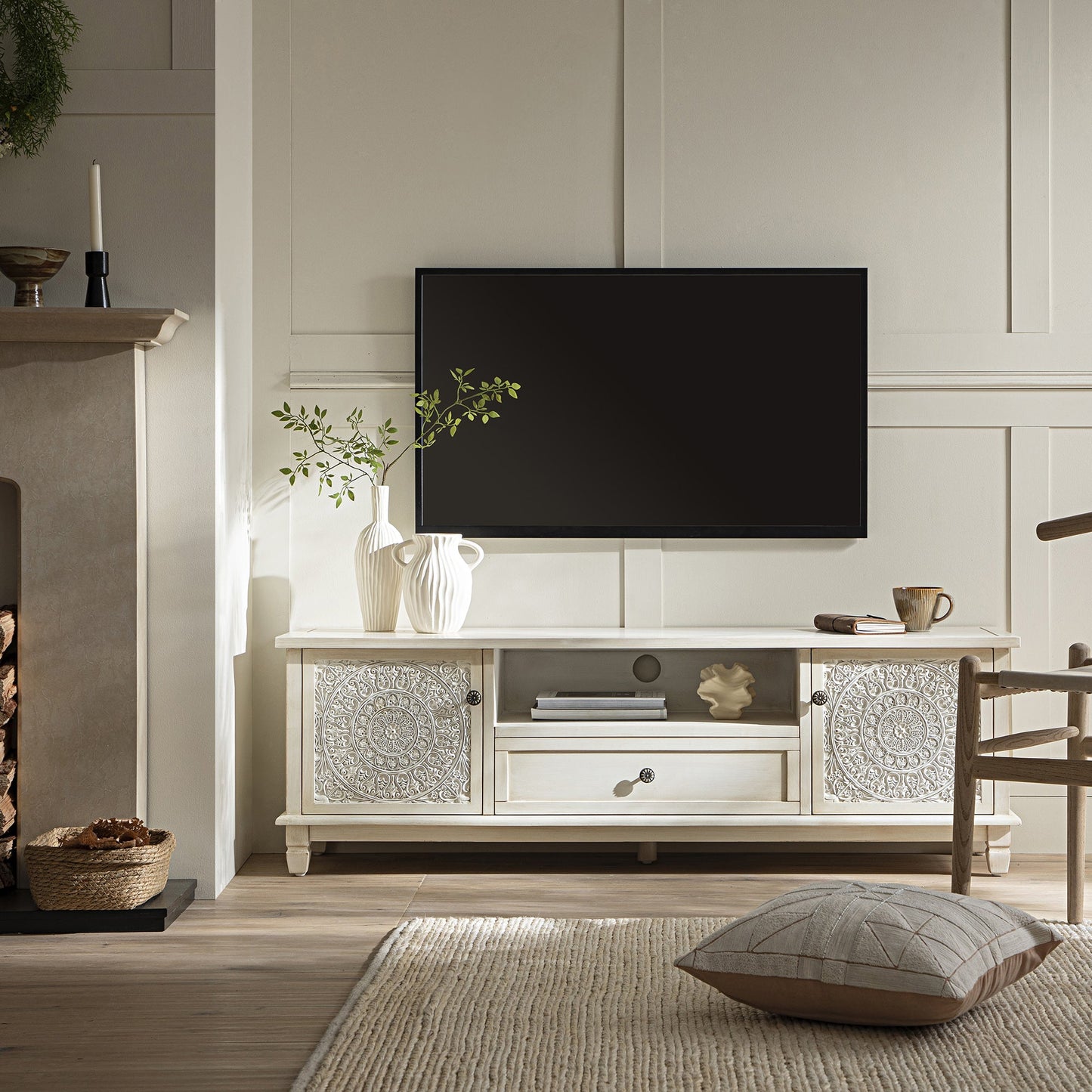 Chantilly Whitewashed 150cm Wide TV Unit